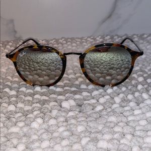 really cool authentic ray and with reflectors